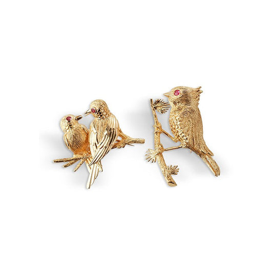A set of two brooches